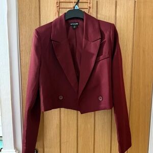 PrettyLittleThing Burgundy Cropped Blazer